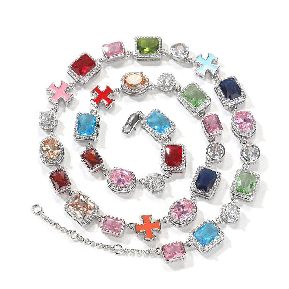 Bracelet et collier en pierres de couleur ornés de diamants