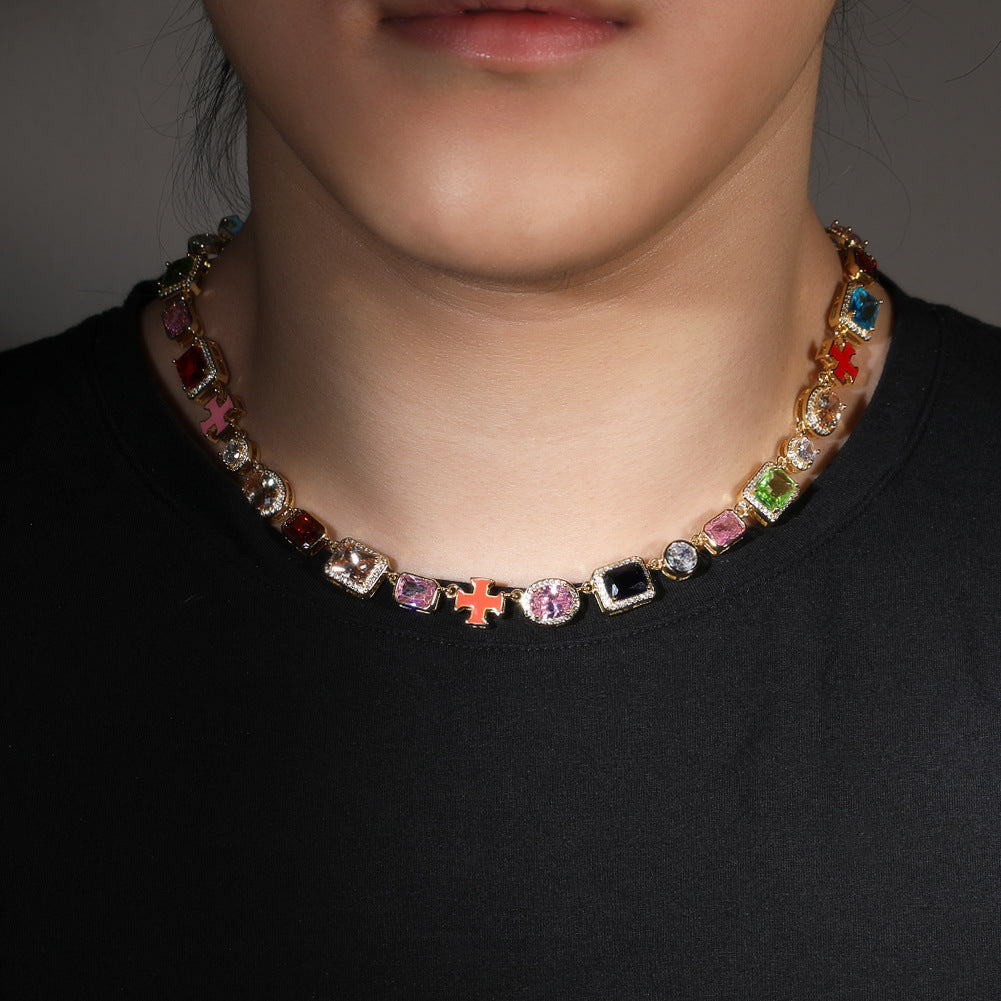 Bracelet et collier en pierres de couleur ornés de diamants